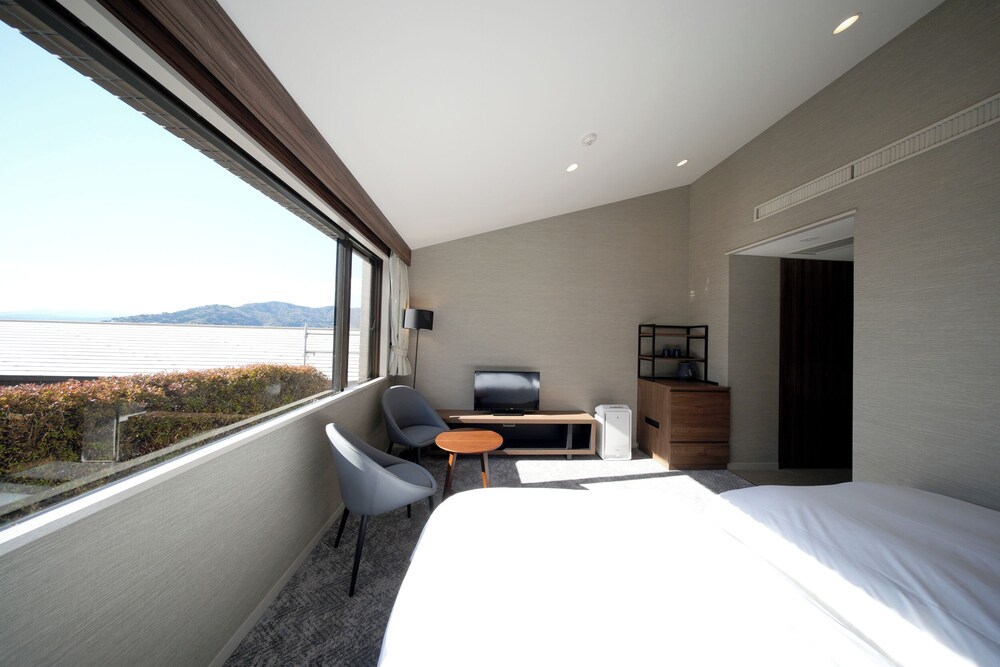スーペリア ツインルーム 禁煙 客室2 | グランレクトーレ湯河原 (TKP Hotels ＆ Resorts)