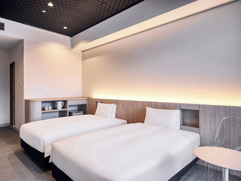 デラックス ツインルーム 禁煙 客室2 | IN THE LIBRARY hotel and books 所沢