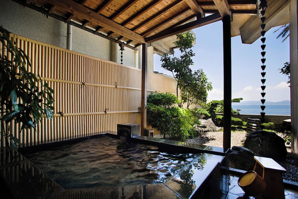 壷中庵スイート和室[露天付] 客室2 | 旬景浪漫 銀波荘