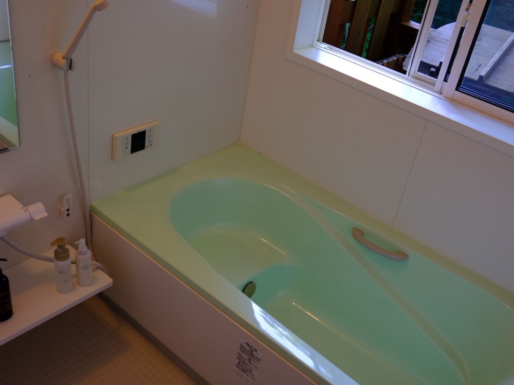 コテージ マウンテンビュー マウンテンサイド バスルーム1 | Private Retreat Nagano Togakushi