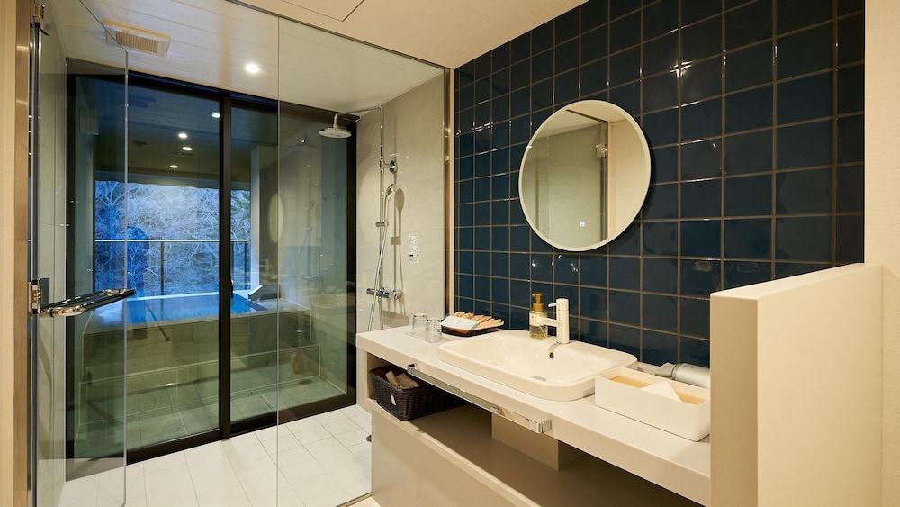 スタンダード ツインルーム 2 ベッドルーム バスルームのシャワー0 | 叶KANOUYA四万温泉