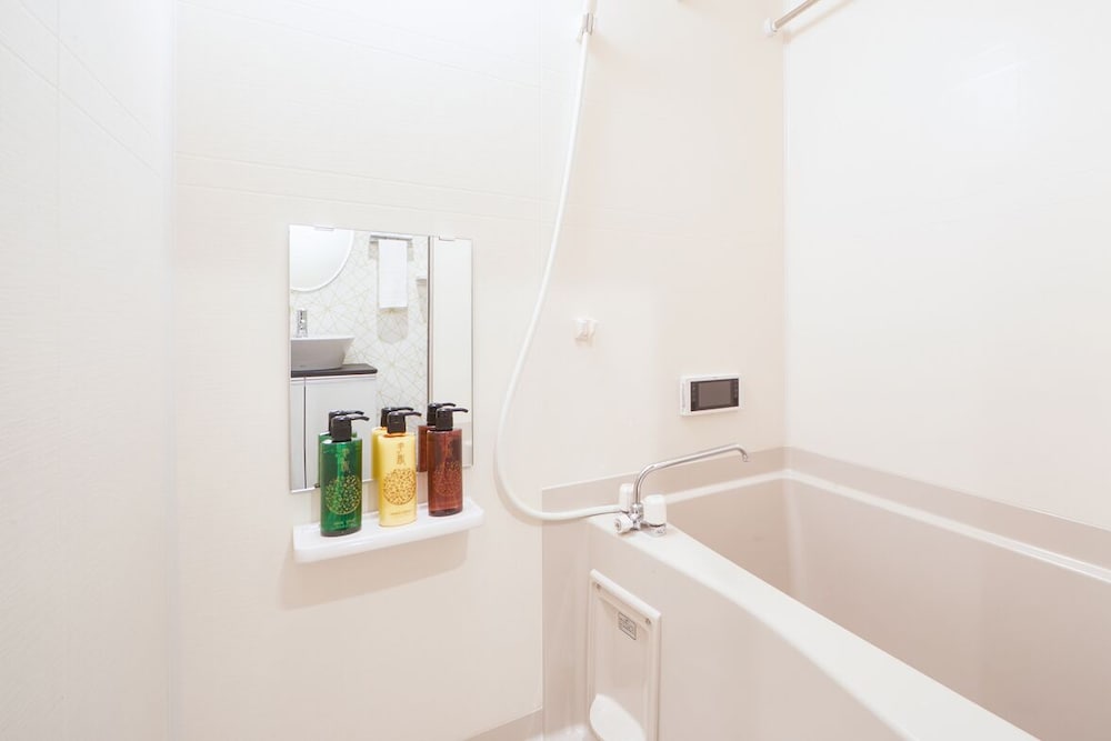 ベーシック ツインルーム バスルーム0 | Miro Hotel 今出川