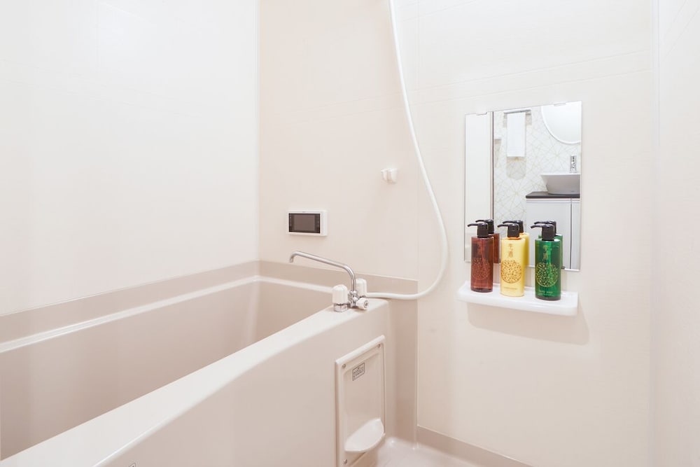 ベーシック ダブルルーム バスルーム0 | Miro Hotel 今出川