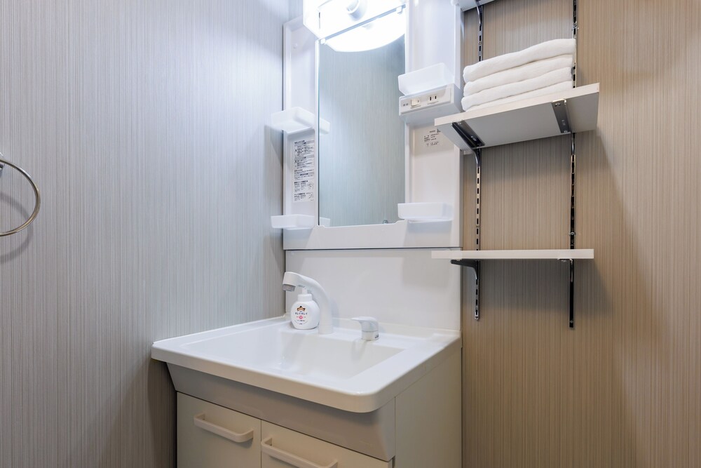 202号室、禁煙 バスルーム4 | Namba Kuromon Central Self Inn