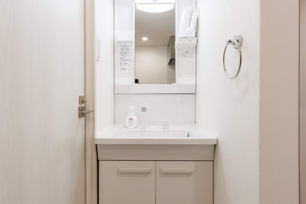 302号室、禁煙 バスルーム7 | Namba Kuromon Central Self Inn