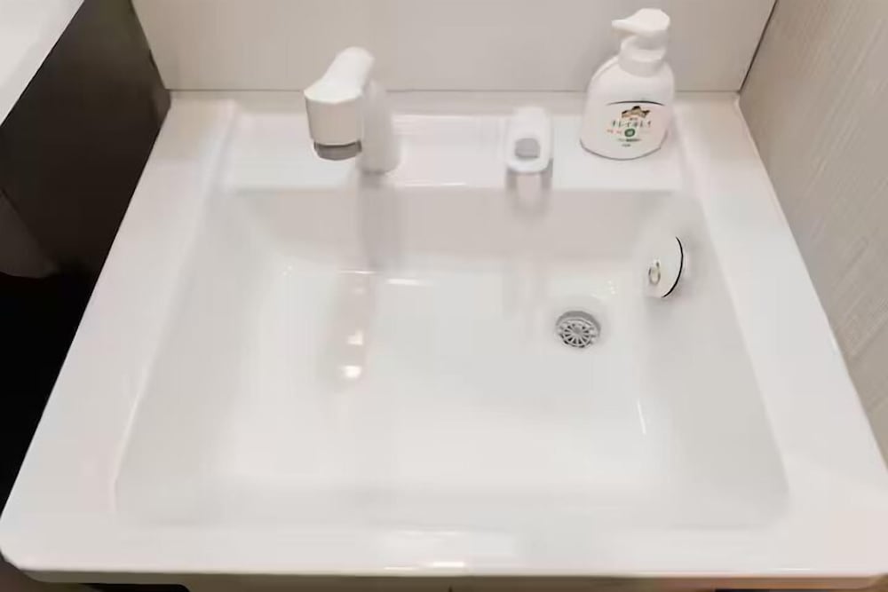 201号室、禁煙 バスルーム3 | Namba Kuromon Central Self Inn