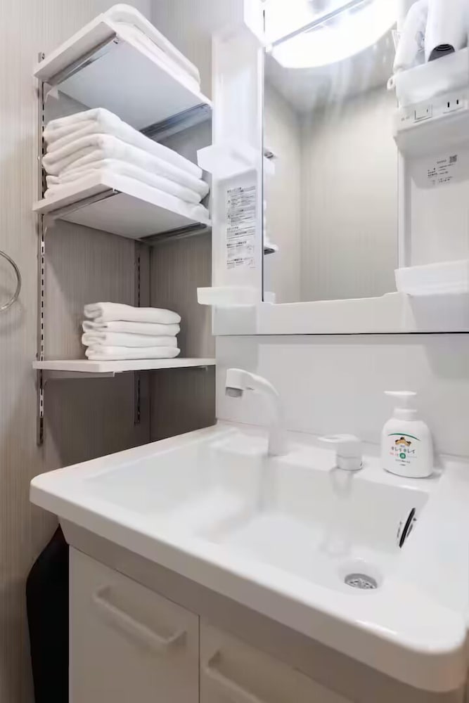 201号室、禁煙 バスルーム1 | Namba Kuromon Central Self Inn