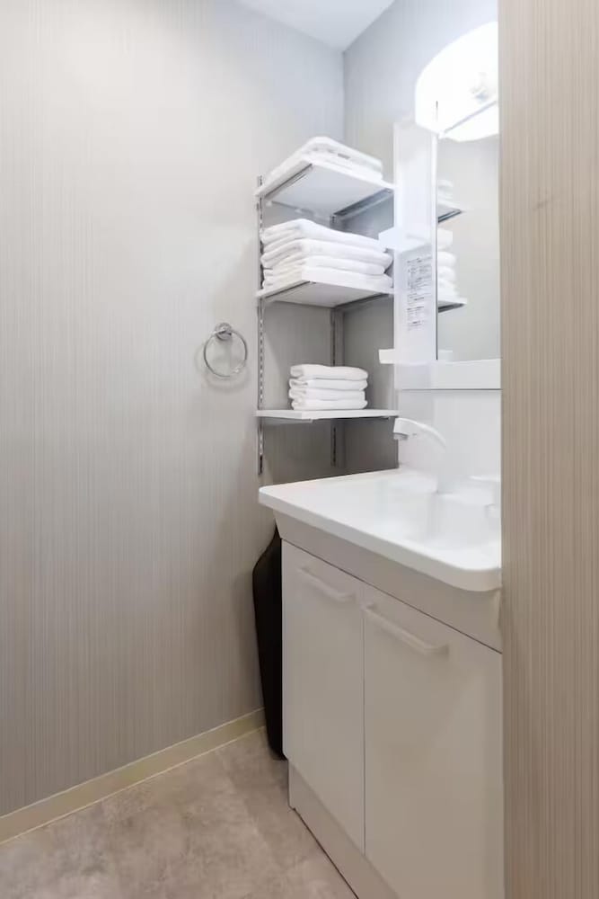 201号室、禁煙 バスルーム9 | Namba Kuromon Central Self Inn