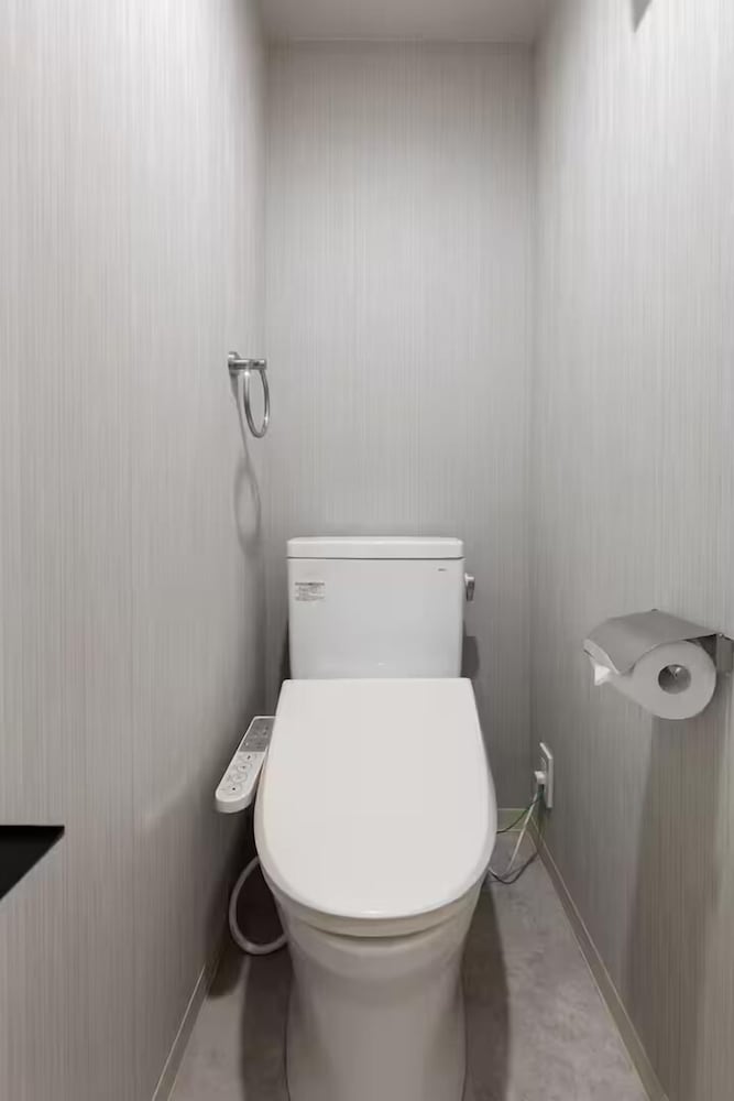 201号室、禁煙 バスルーム6 | Namba Kuromon Central Self Inn