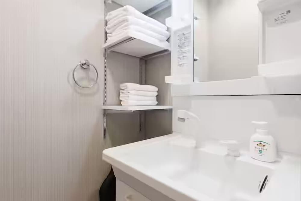 201号室、禁煙 バスルーム2 | Namba Kuromon Central Self Inn