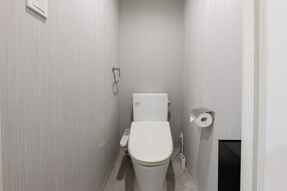 202号室、禁煙 バスルーム5 | Namba Kuromon Central Self Inn