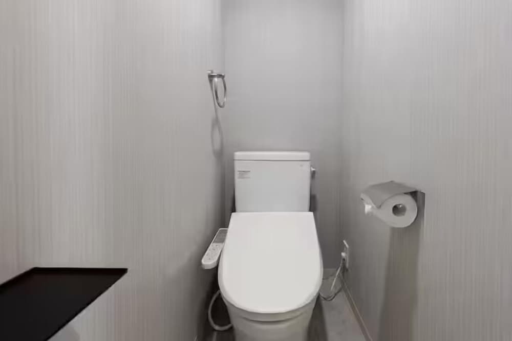 201号室、禁煙 バスルーム5 | Namba Kuromon Central Self Inn
