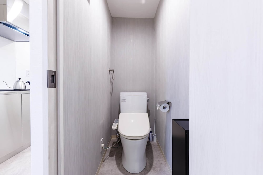 302号室、禁煙 バスルーム10 | Namba Kuromon Central Self Inn