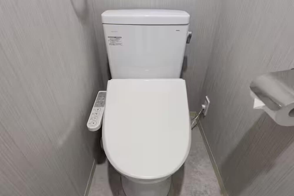 201号室、禁煙 バスルーム4 | Namba Kuromon Central Self Inn