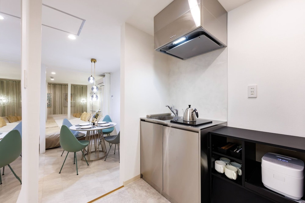 302号室、禁煙 専用キッチン9 | Namba Kuromon Central Self Inn