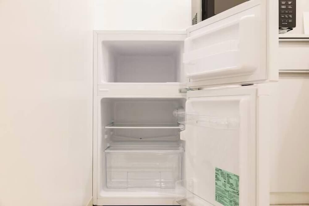 201号室、禁煙 専用キッチン3 | Namba Kuromon Central Self Inn