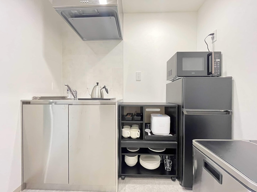 302号室、禁煙 専用キッチン0 | Namba Kuromon Central Self Inn