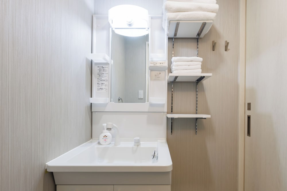 202号室、禁煙 バスルーム1 | Namba Kuromon Central Self Inn