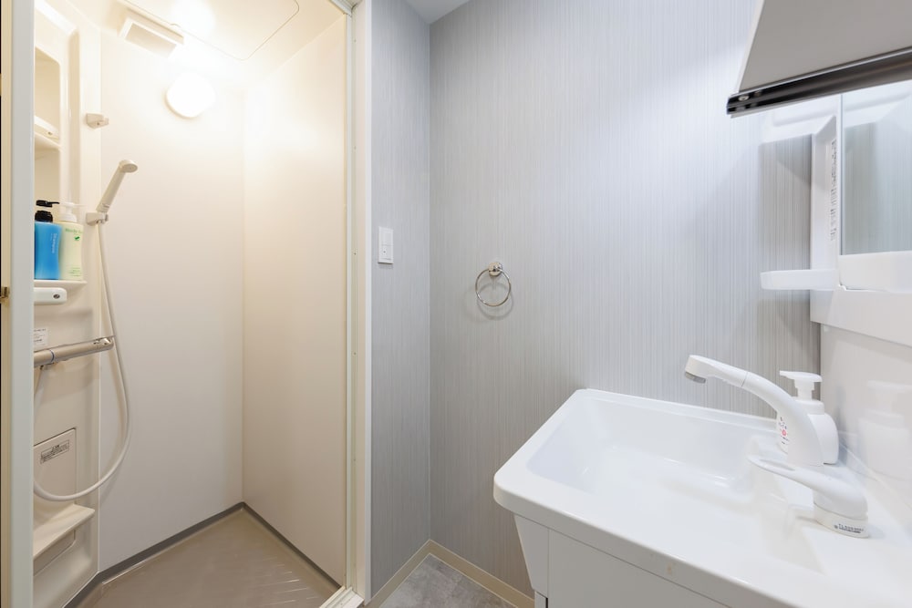 202号室、禁煙 バスルーム0 | Namba Kuromon Central Self Inn