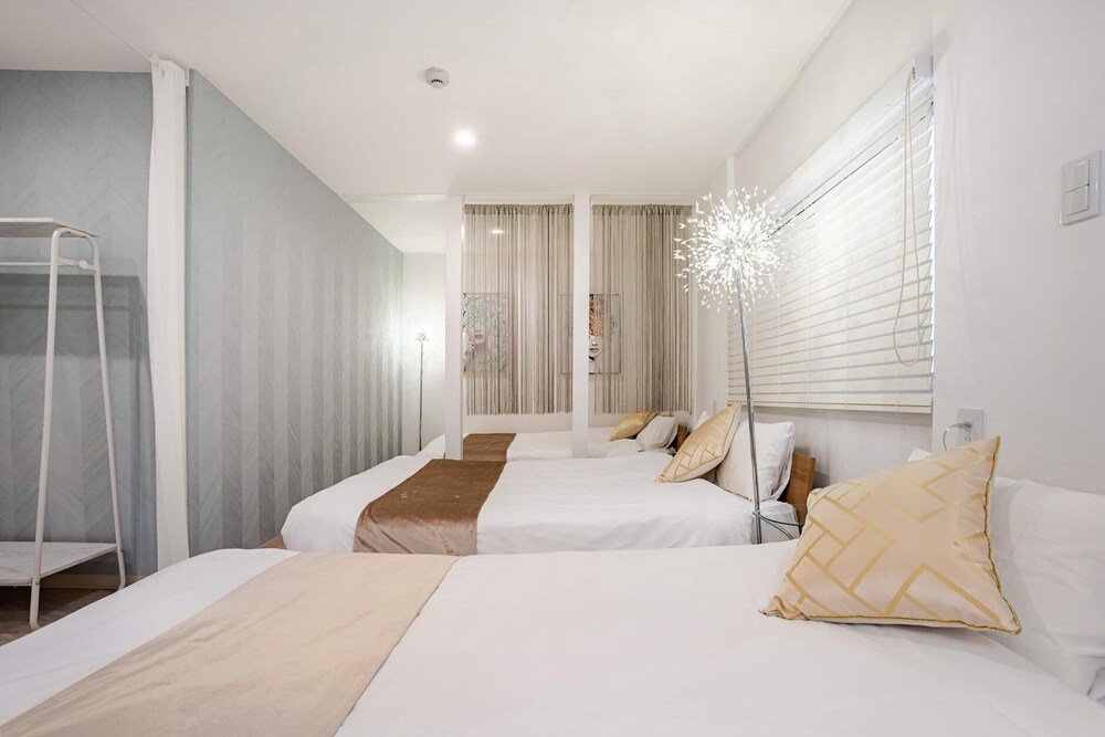 302号室、禁煙 客室5 | Namba Kuromon Central Self Inn