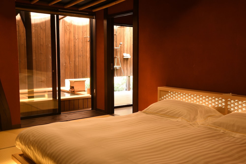 露天風呂付客室「響」禁煙 客室2 | 金乃竹 茶寮