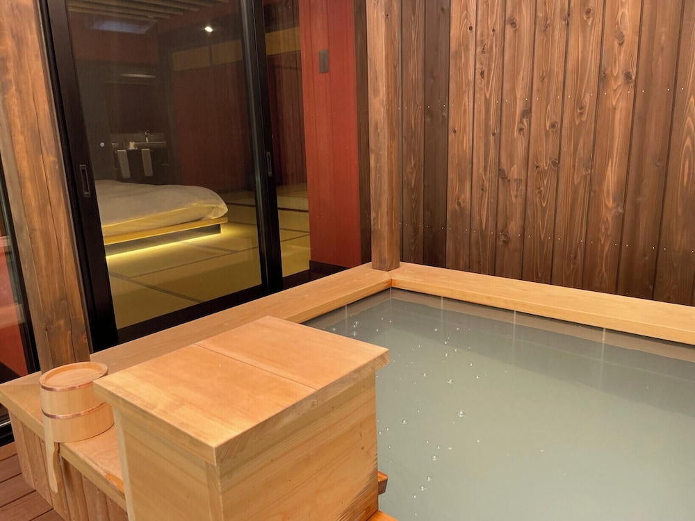 露天風呂付客室「響」禁煙 バスルーム2 | 金乃竹 茶寮