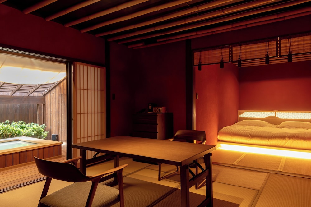 露天風呂付客室 「雲」禁煙 客室1 | 金乃竹 茶寮