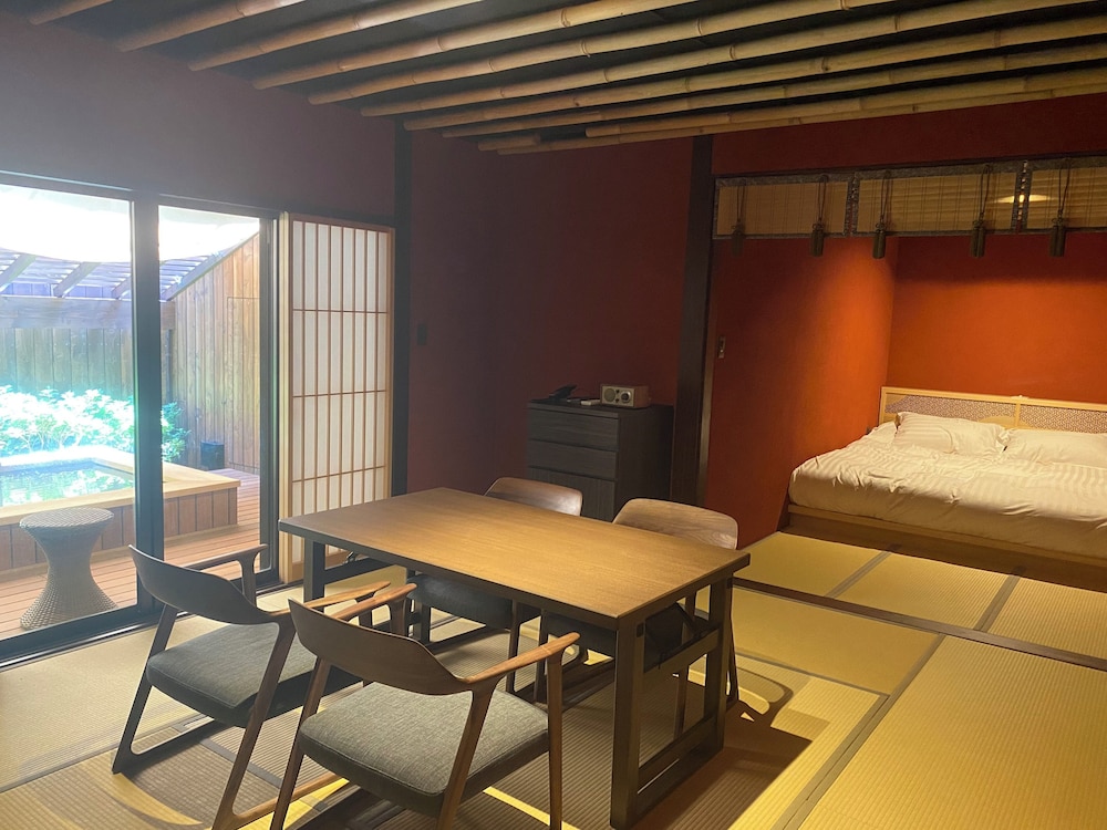 露天風呂付客室 「雲」禁煙 客室4 | 金乃竹 茶寮