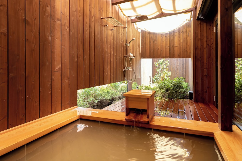 露天風呂付客室「響」禁煙 バスルーム1 | 金乃竹 茶寮
