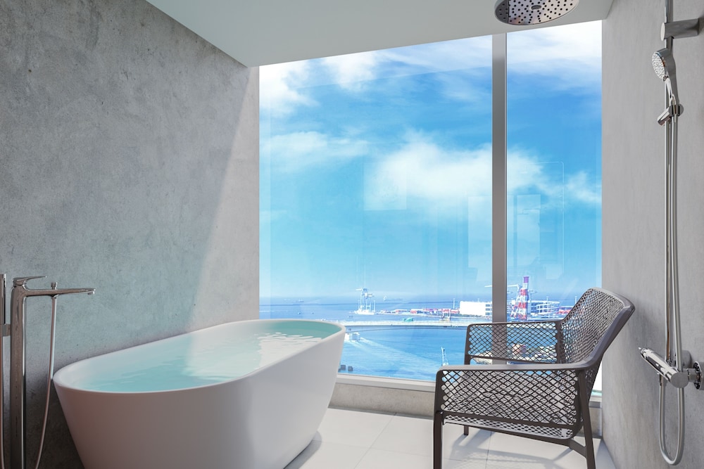 ジュニアスイート（最上階／サウナ／ビューバス／洗濯機） 客室3 | サウスゲートホテル沖縄