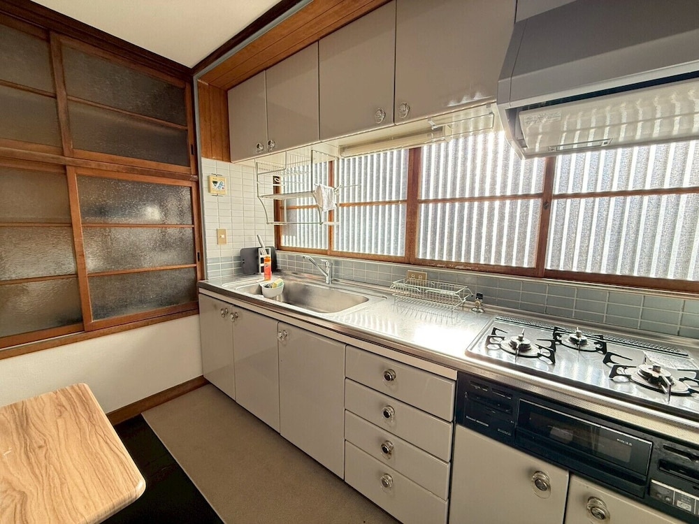 ハウス バルコニー オーシャンビュー 専用キッチン2 | あざみ庵 熱海