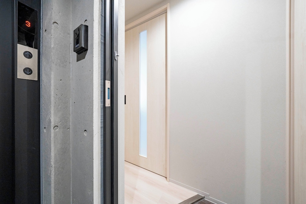 施設の入り口1 | NEST 施設の入り口1 | NEST