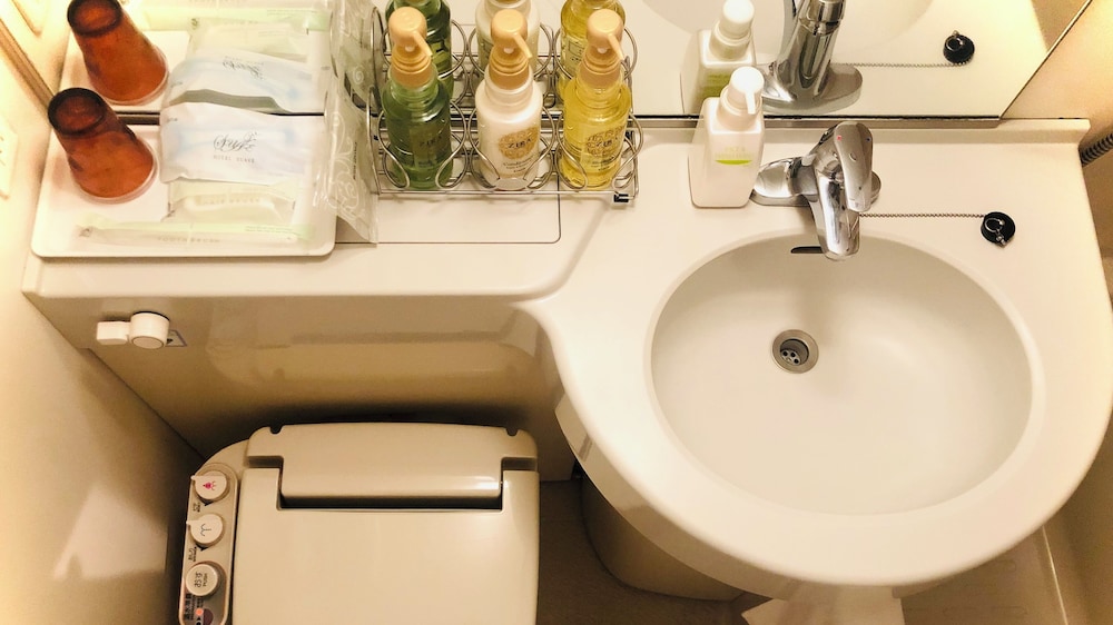 エコノミー ダブルルーム セミダブルベッド 1 台 喫煙可 専用バスルーム バスルーム0 | ホテルサーブ渋谷