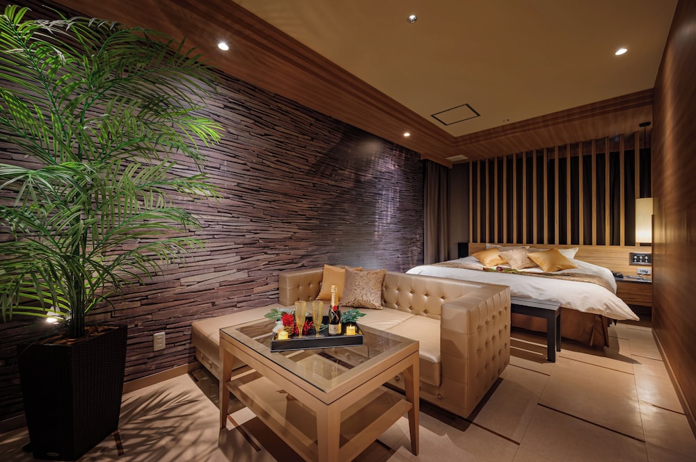 デラックス ダブルルーム キングベッド 1 台 喫煙可 | HOTEL SULATA山形空港