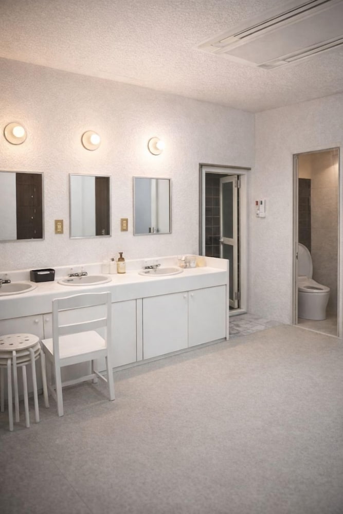 ベーシック ダブルルーム バスルームのシンク0 | アンバー ホステル