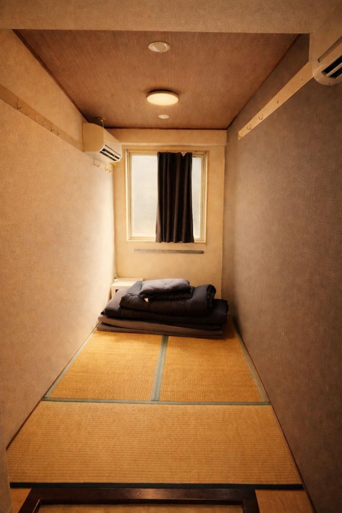 ベーシック ダブルルーム 客室2 | アンバー ホステル