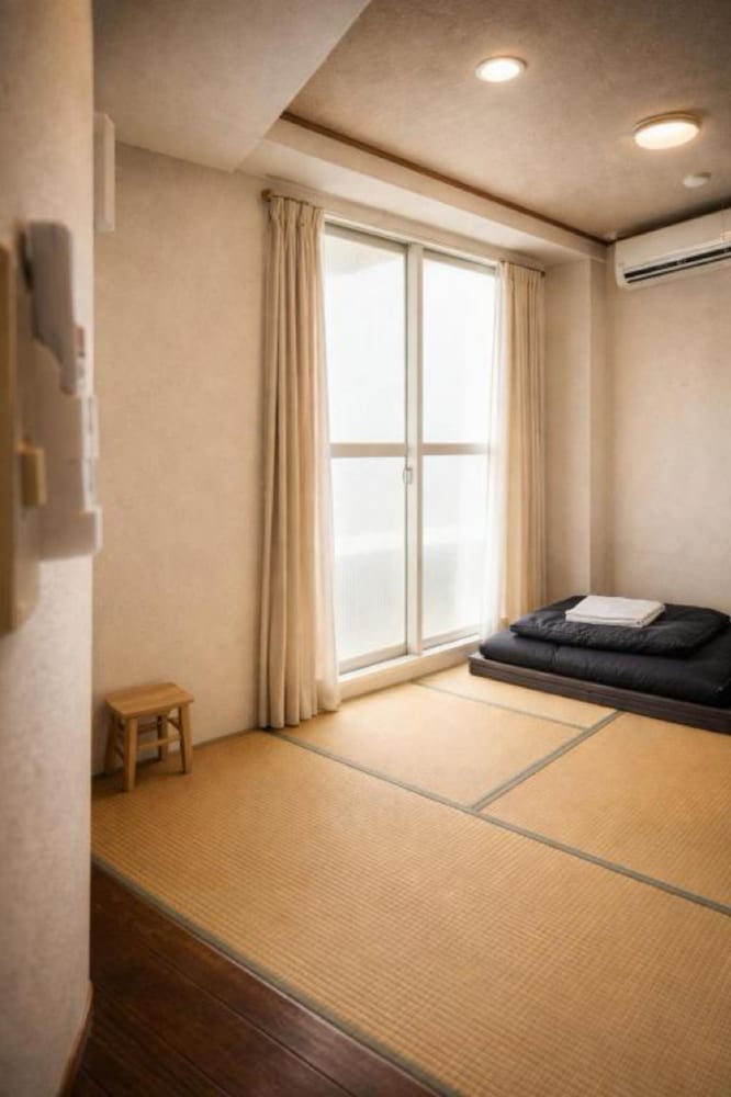 ベーシック ダブルルーム 客室2 | アンバー ホステル