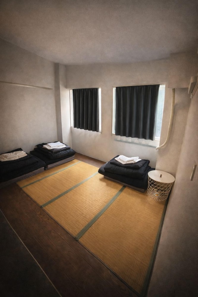 ファミリー トリプルルーム 客室1 | アンバー ホステル