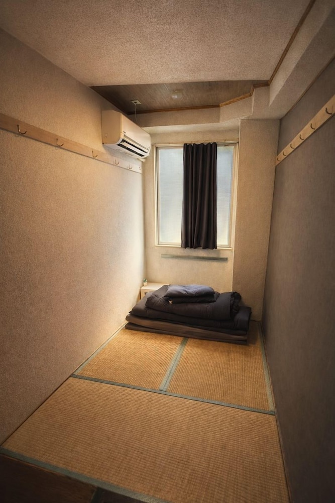 ベーシック ダブルルーム 客室1 | アンバー ホステル