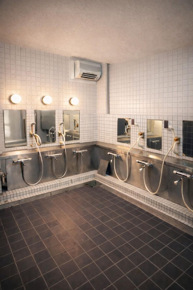 ベーシック ダブルルーム 共用バスルーム0 | アンバー ホステル