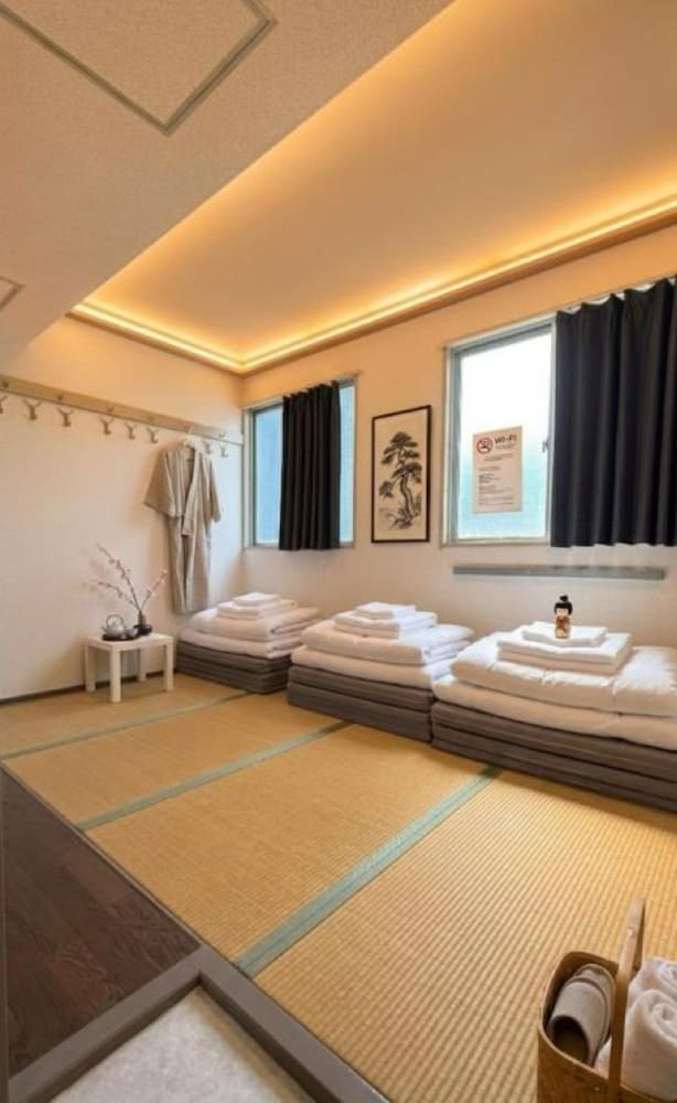 ファミリー トリプルルーム 客室2 | アンバー ホステル