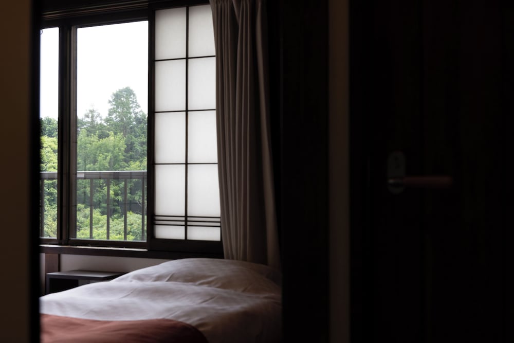 パノラミック ツインルーム マウンテンビュー 客室2 | 瑞光園