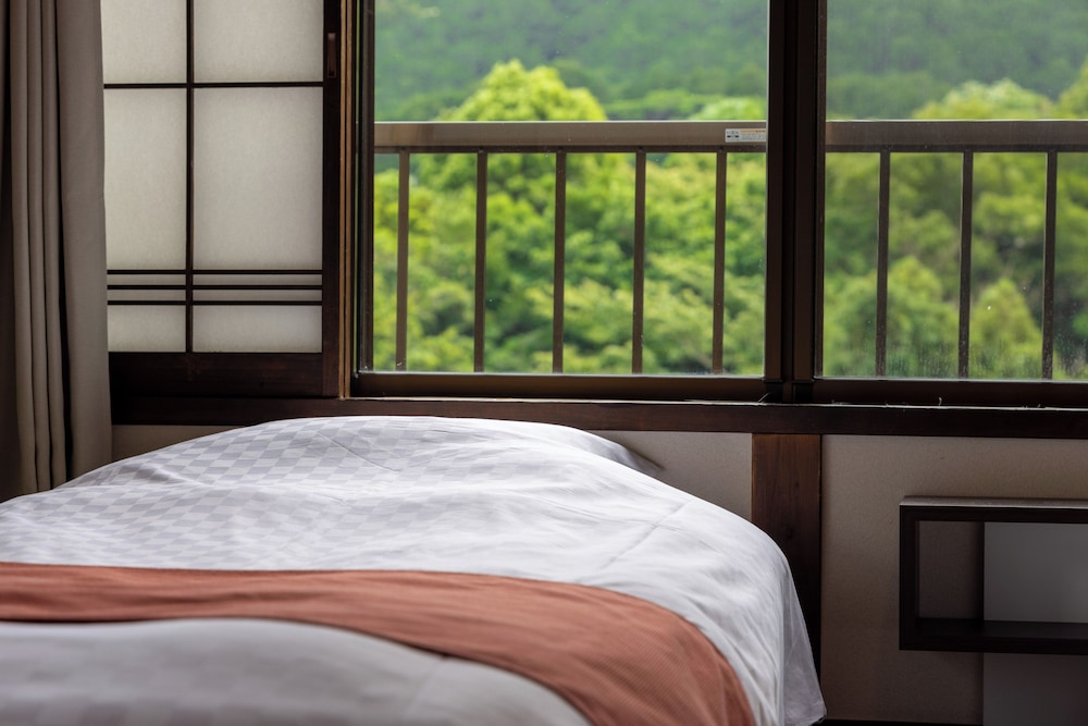 パノラミック ツインルーム マウンテンビュー 客室1 | 瑞光園