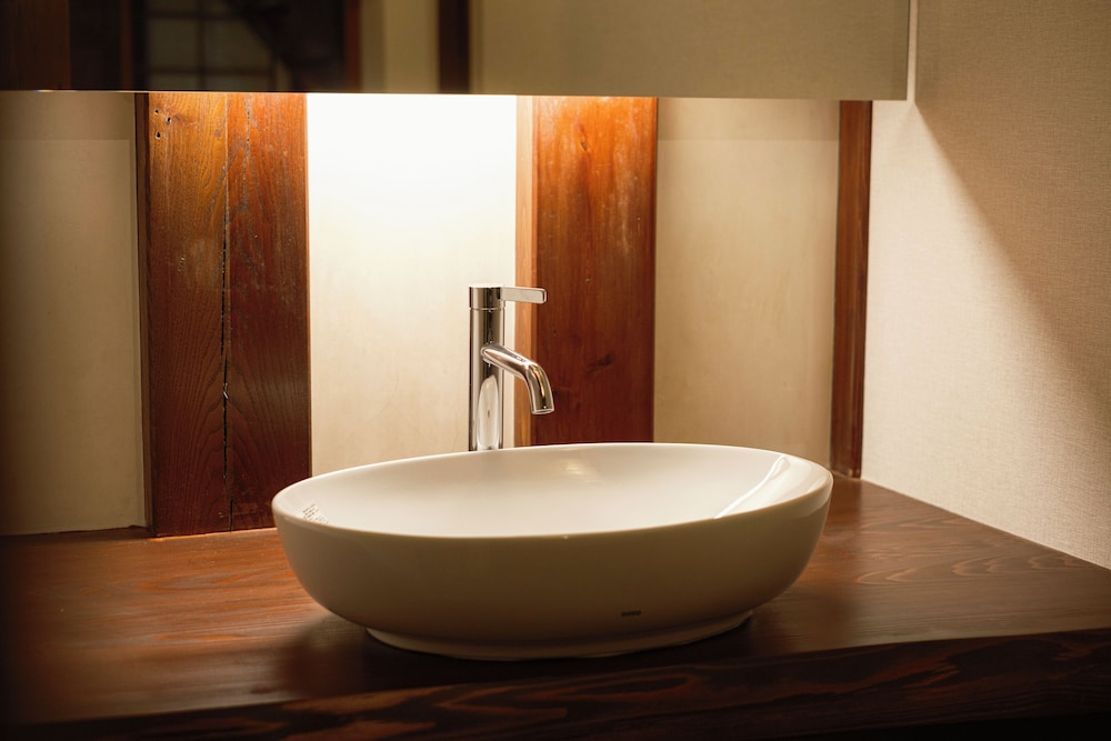 トラディショナル スイート ベッド (複数台) 禁煙 簡易キッチン 客室9 | 泊まれる文化交流施設「盆宿Ｕ」