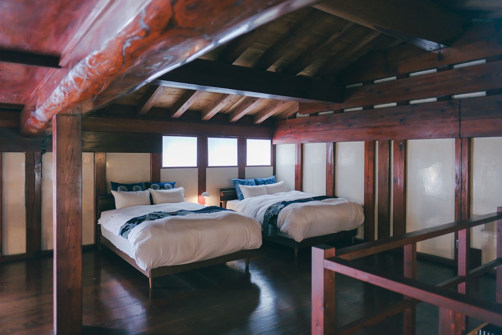 トラディショナル スイート ベッド (複数台) 禁煙 簡易キッチン 客室10 | 泊まれる文化交流施設「盆宿Ｕ」