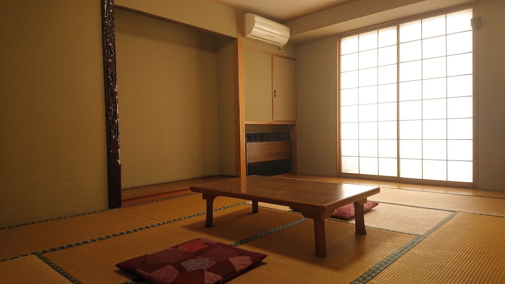 和室 喫煙可 客室1 | ホテル湯王温泉