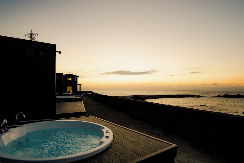 スタンダード ルーム バルコニー シービュー 客室2 | UMITOMA OCEAN VIEW RESORT ECHIZEN
