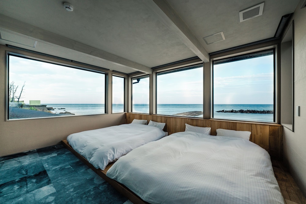スーペリア ヴィラ バルコニー シービュー 客室1 | UMITOMA OCEAN VIEW RESORT ECHIZEN