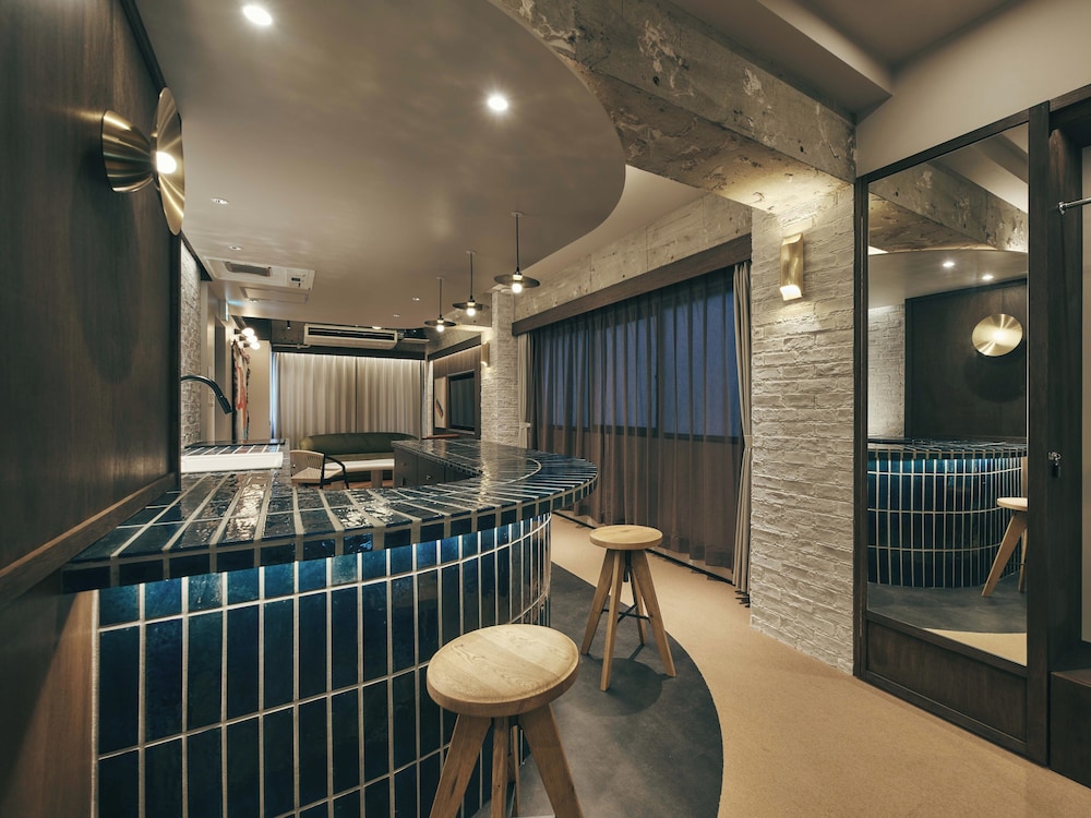 スーペリア ルーム 客室内のダイニングエリア3 | illi Lay Shibuya-Ebisu