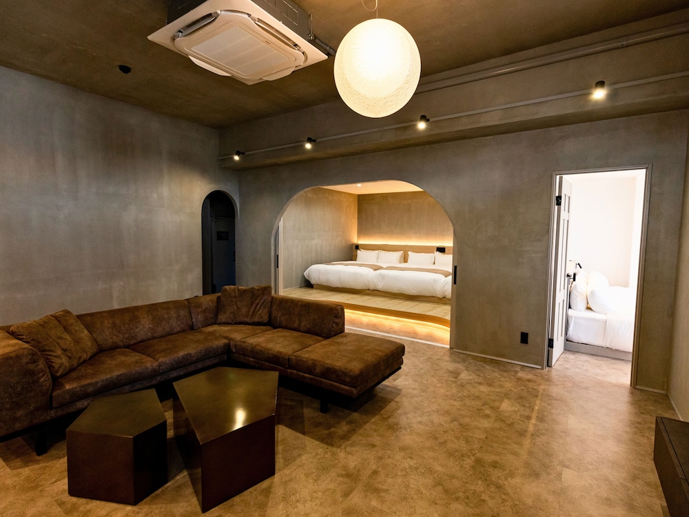 ラグジュアリー ヴィラ 2 ベッドルーム リビング エリア0 | 730HOTELS